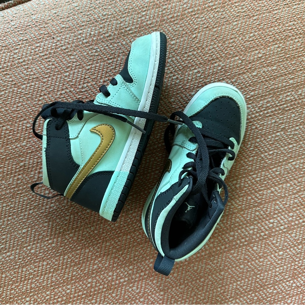 Nike Green and Black Stylish Sneakers